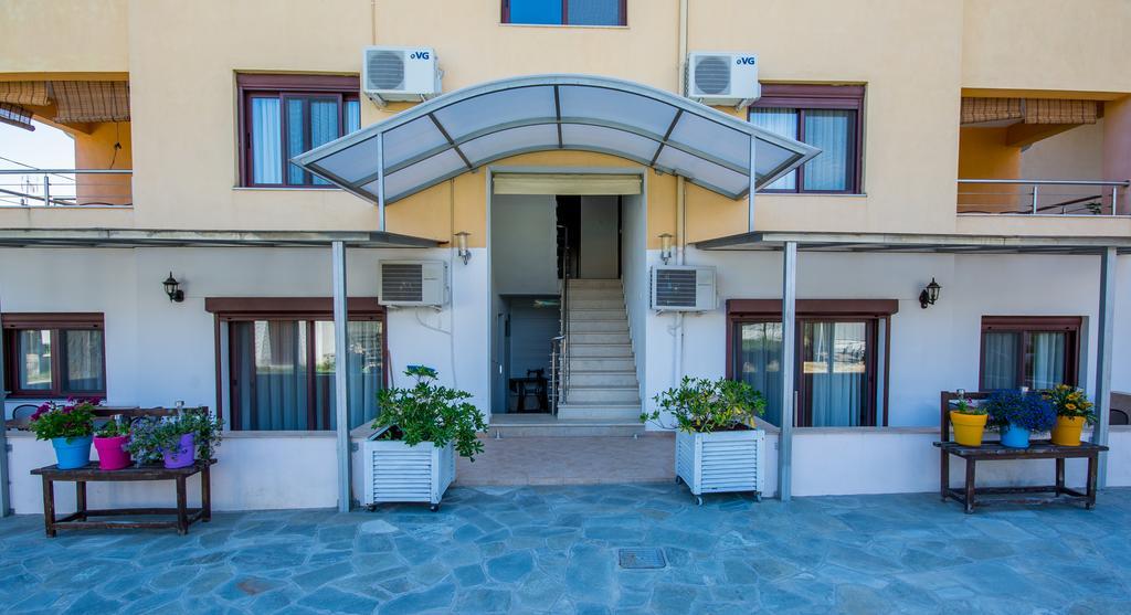Jolandas House Торони Екстериор снимка
